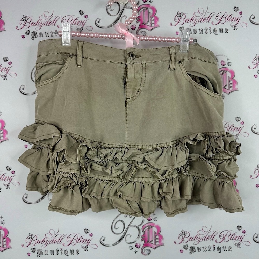 Guess skirt mini frilly ruffle bottom hem Ruffled Beige Mini Skirt